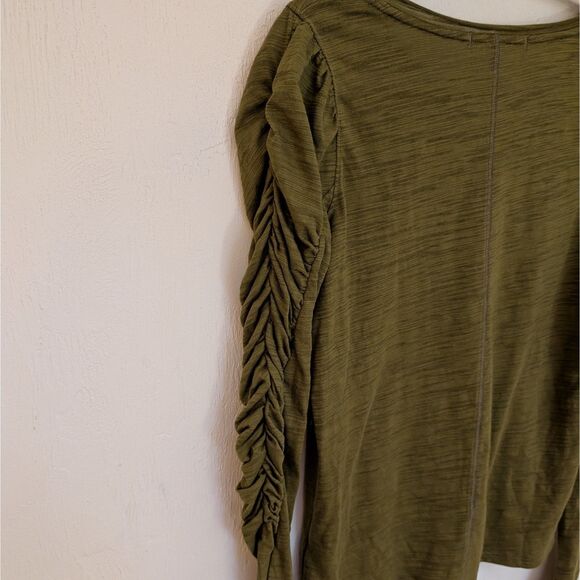 Free People We the Free Natasha Long Sleeve Tee Olive Green Size Medium NWT - Picture 7 of 7